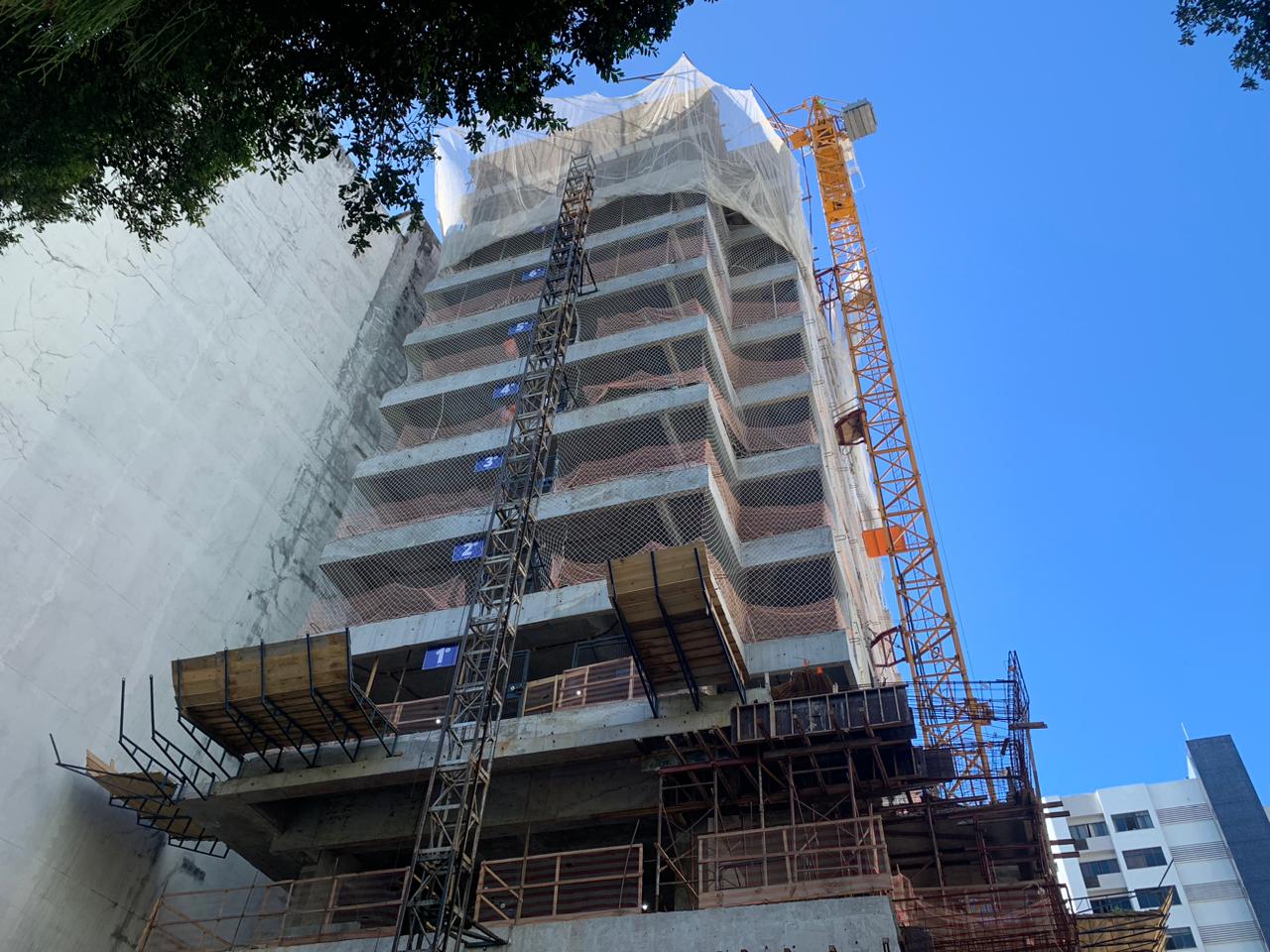 Concretagem de laje de cobertura do playground e fechamento de alvenaria nos pavimentos tipo