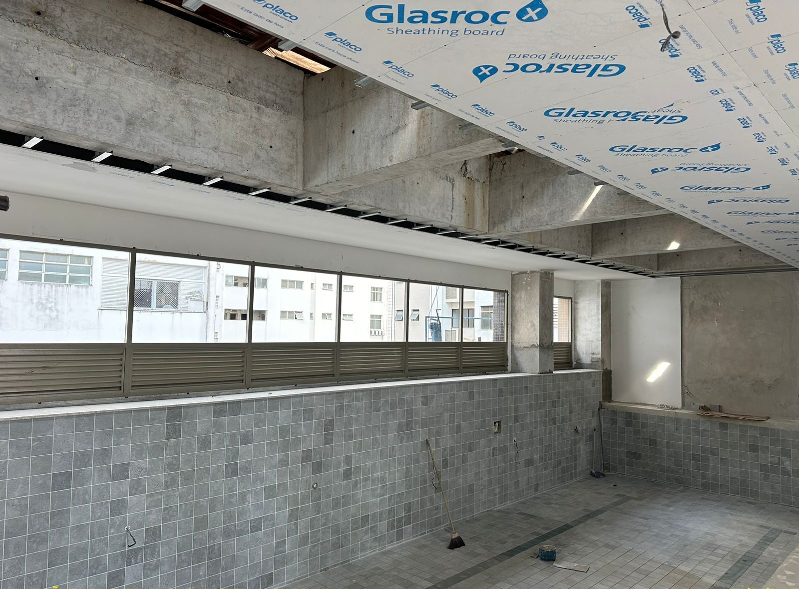 Aplicação de Rejunte - Piscina Coberta - Playground